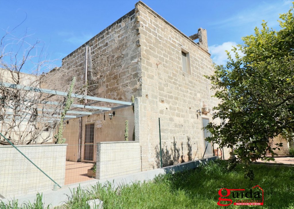 Detached house for sale  101 sqm, Matino, locality Outskirts Campaign Rural