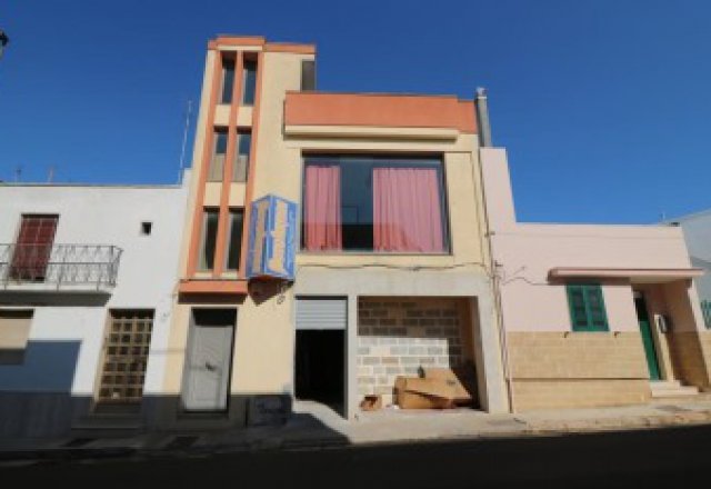 Commercial room of 500 Mq in good position for sale in Casarano