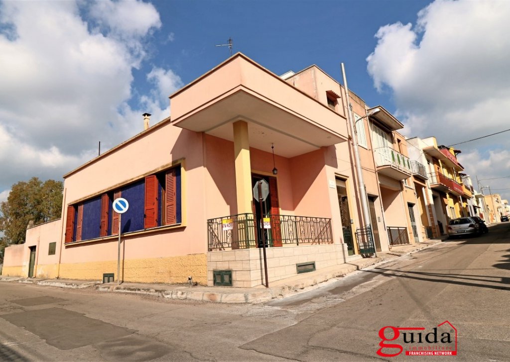 Detached house for sale  141 sqm, Parabita, locality Suburbs
