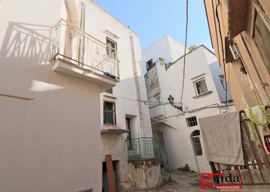 Family house for sale  85 sqm, Matino, locality Historic center