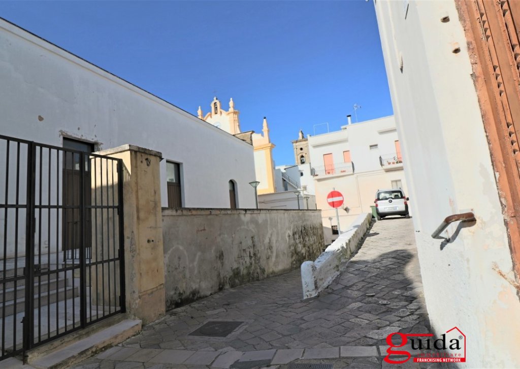 Family house for sale  85 sqm, Matino, locality Historic center