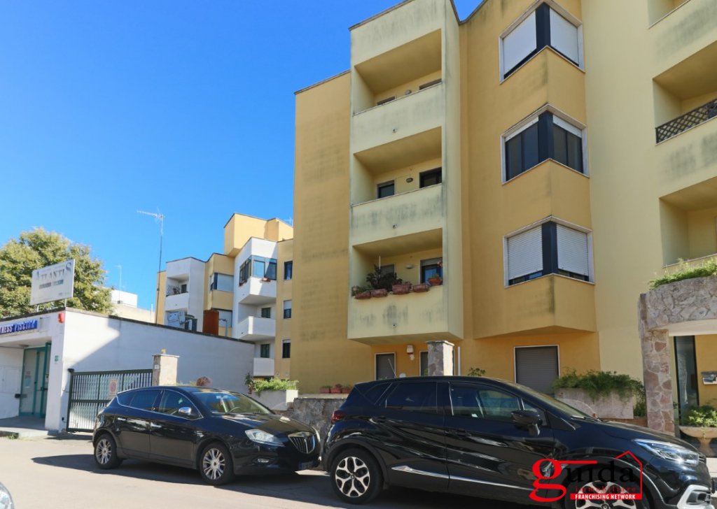 Affitto Appartamento Casarano - Appartamento al primo piano semi-arredato con garage Località Semi periferia