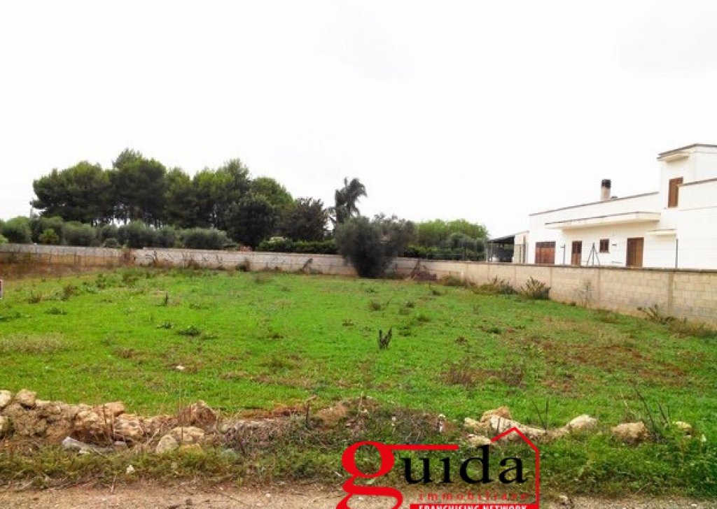 Agricultural land for sale  1860 sqm, Matino, locality Outskirts Campaign Rural