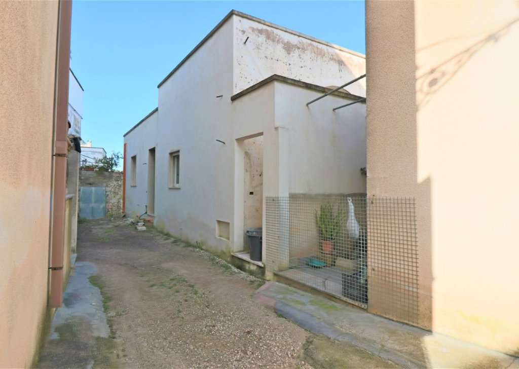 Detached house for sale  100 sqm, Melissano, locality historic center