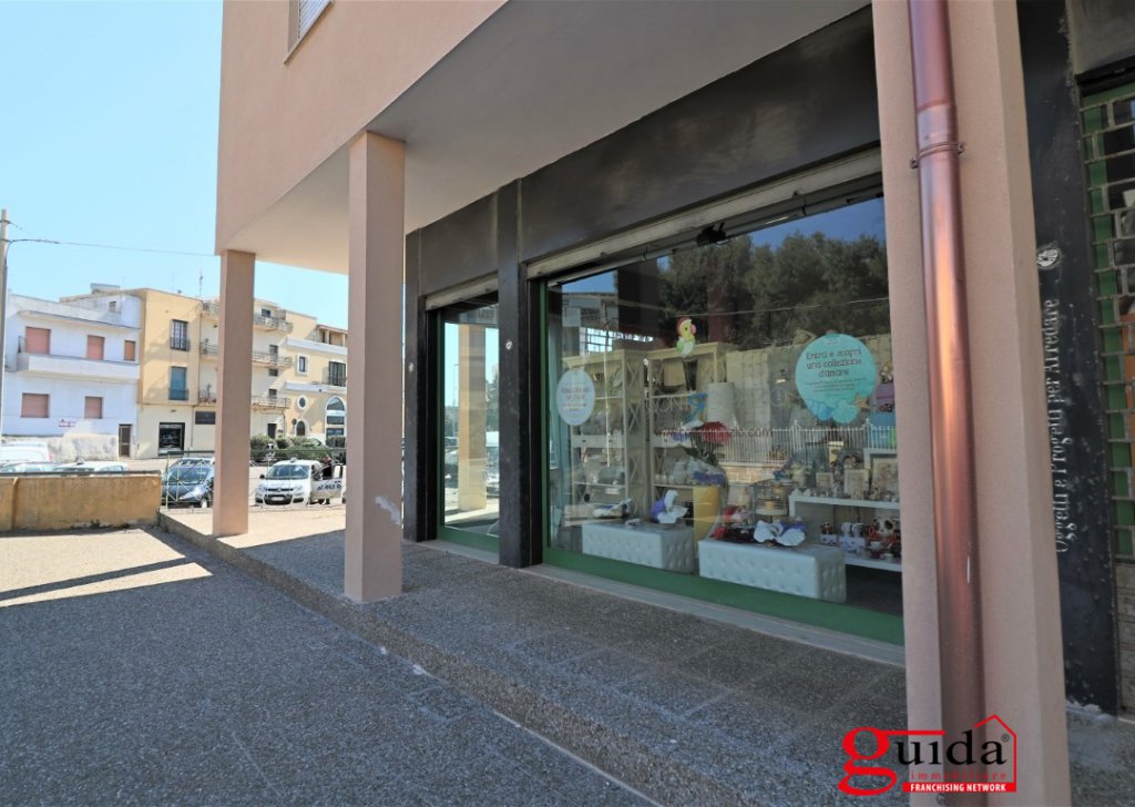 Vendita Negozio o locale commerciale Casarano - Locale commerciale di 400 Mq con 8 vetrine in vendita in posizione centrale a Casarano Località Centro