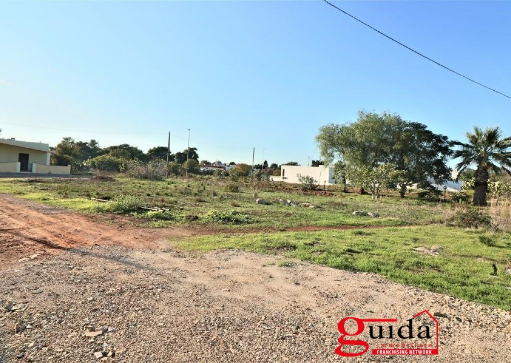 Building land for sale  1387 sqm, Racale, locality Torre Suda
