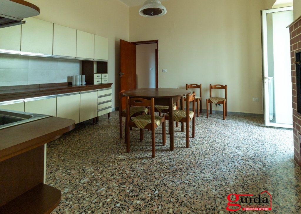 Affitto Casa singola in affitto Casarano - Indipendente al piano terra con spazio esterno e garage Località Centro