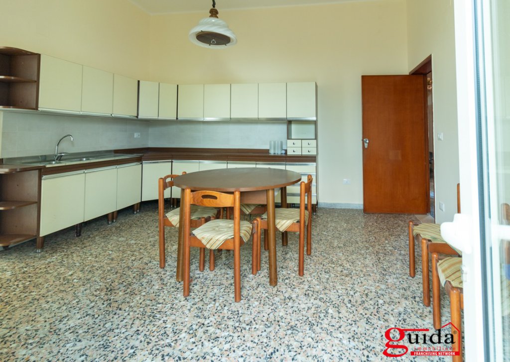 Casa singola in affitto in affitto  154 m², Casarano, località Centro