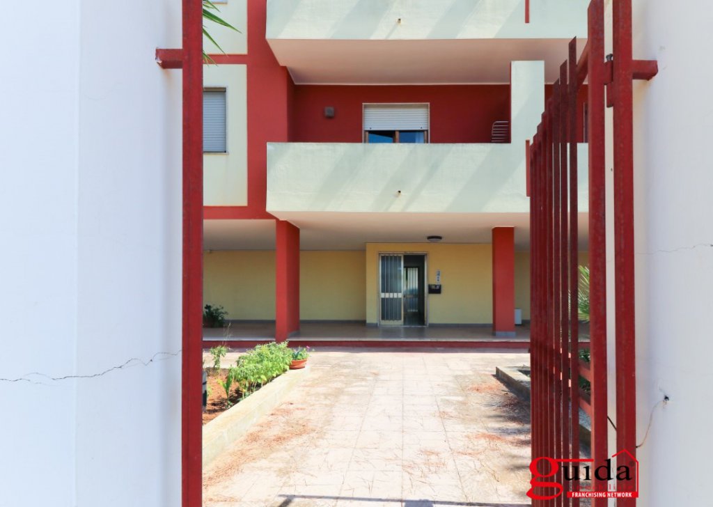 Apartment for sale  100 sqm, Parabita, locality Suburbs