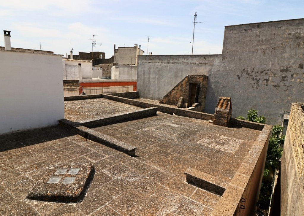 Vendita Casa indipendente Casarano - Indipendente volte a stella con terrazzo da ristrutturare Località Centro storico 