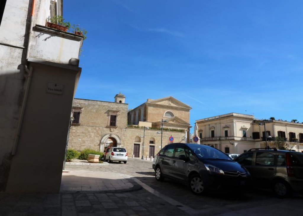 Vendita Casa indipendente Ugento - Abitazione su due livelli con vista sulla cattedrale Località Centro