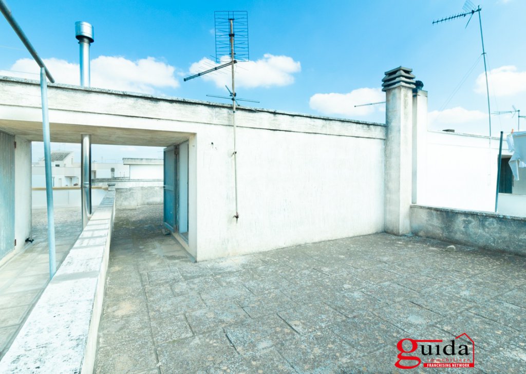 Vendita Casa Semi-indipendente Taviano - Abitazione multilivello con spazio esterno e terrazzo di pertinenza Località Periferia 