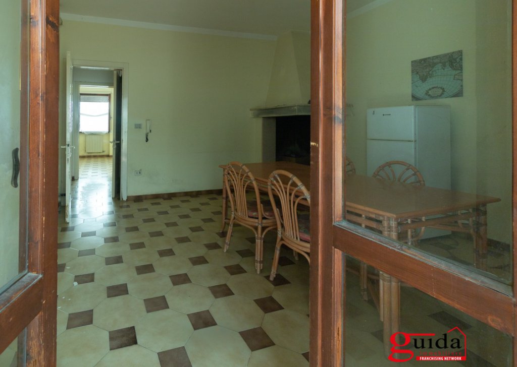 House semi-detached for sale  173 sqm, Taviano, locality Suburbs